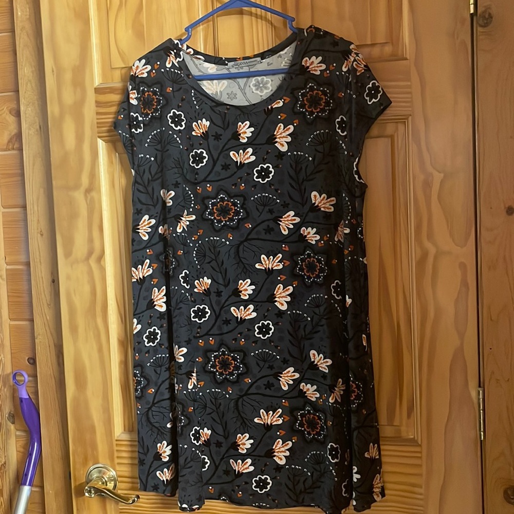 Super cute sundress by Ariana with pockets